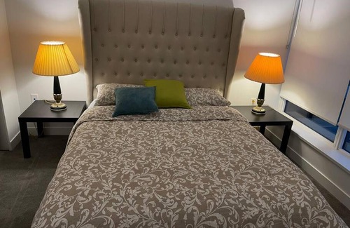 Richmond City Centre Apartment | Super new Near airport&sky train 2&2 center area