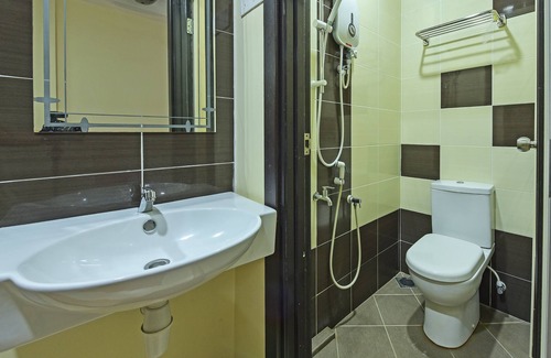 Kampung Siputeh Hotel | Super OYO Capital O 90656 Sera Sentosa Inn