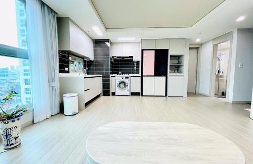 Jayang-dong Apartment | Super quiet Dry bath floor OLED TV Closet room