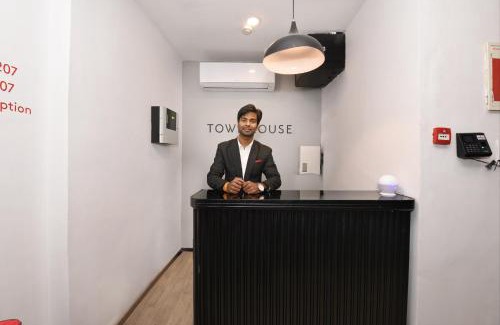 Indira Nagar Hotel | Super TownHouse 244 Munshipuliya