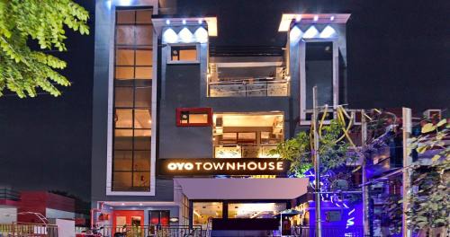 Indira Nagar Hotel | Super TownHouse 244 Munshipuliya