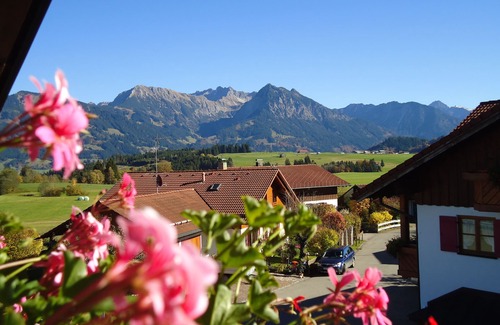 Bolsterlang Apartment | Super view of the mountains from the south and east balcony