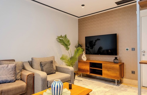 Gumussuyu Mahallesi Apartment | Superb 2-bedroom apartment with AC in Istanbul