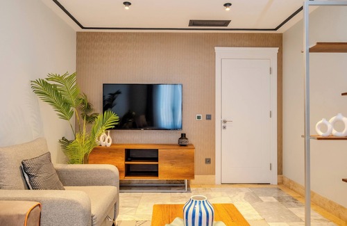 Gumussuyu Mahallesi Apartment | Superb 2-bedroom apartment with AC in Istanbul