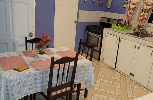 Yallahs Apartment | Superb 2-bedroom apartment in Aeolus Valley sleeps 7 people