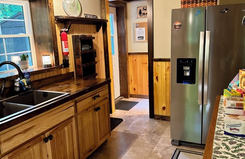 Town of Clifton House | Superb 2-bedroom house with Adirondack style in Cranberry Lake