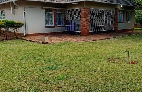 Bulawayo House | Superb 3-bedroom house with WiFi in Bulawayo