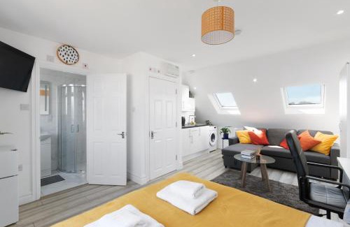 South Harrow Apartment | Superb Apartment with parking
