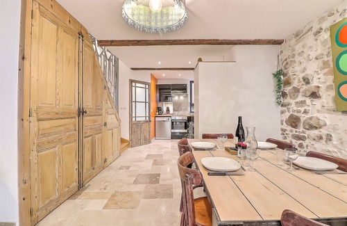 Nimes City Centre Apartment | Superb apartment ideally located in the city center with Clim (6 pers, 80m²)