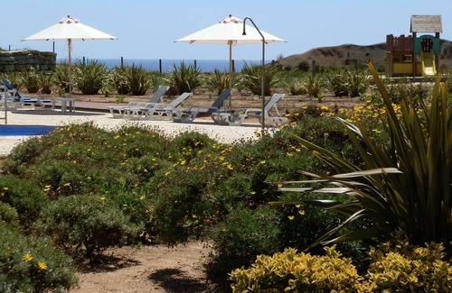 Burgau Apartment | SUPERB APARTMENT WITH FAST WI-FI, BALCONY, SHARED POOL AND SHORT WALK TO BEACH.