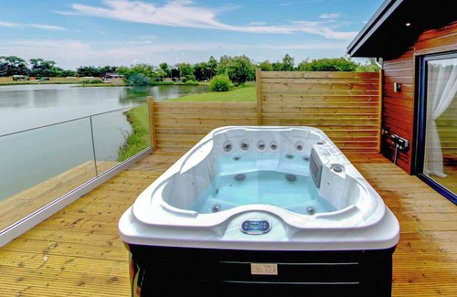 Laceby Ski Chalet | Superb bespoke lodge with two bedrooms sleeping up to four people.