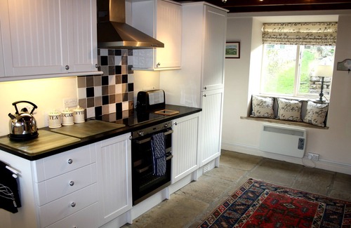 Worton House | Superb, detached, traditional long house for up-to 6. WiFi, walks from the door, 2 multi-fuel stove