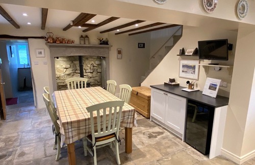 Worton House | Superb, detached, traditional long house for up-to 6. WiFi, walks from the door, 2 multi-fuel stove