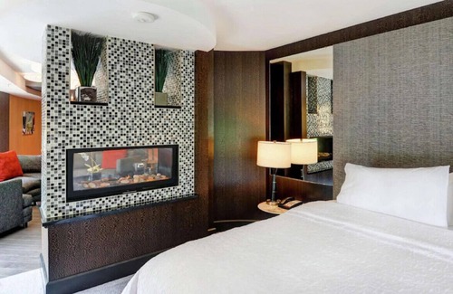 Crabtree House | Superb Executive King Suite w/ Top Amenities!