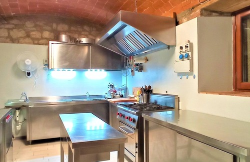 Monte Castello di Vibio House | Superb Farmhouse with Swimming Pool in the Green Heart of Italy