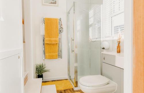 Caldicot Apartment | Superb Guest Suite in Caldicot with Parking