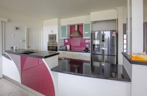 White Sands House | Superb house with direct river access.n 10 Guests Shared private pontoon
