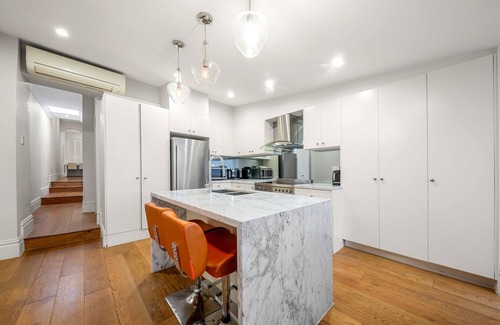 Woollahra House | Superb Location Between City & Bondi Beach in Bondi Junction