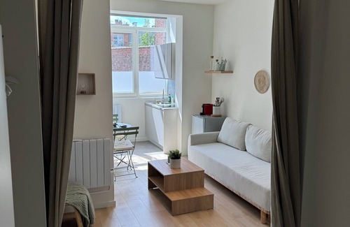 Altitude 100 Apartment | Superb One bedroom apartment