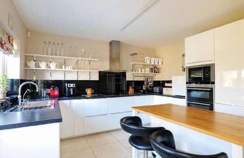 Roscoe House | Superb quality 8-bedroom detached residence in Galway City, Ireland.