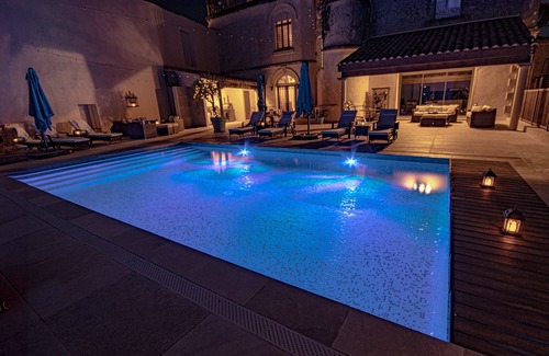Nevian House | Superb romantic 8-bedroom chateau with AC and WiFi in the south of France