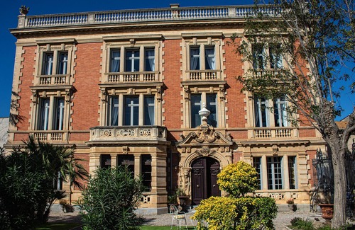 Nevian House | Superb romantic 8-bedroom chateau with AC and WiFi in the south of France