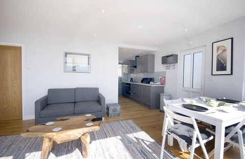 Ventnor Cabin | Superb Sea View, all amenities in walking distance, new renovation