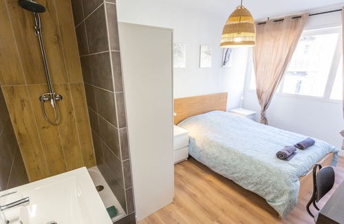 La Villette Apartment | Superb T4 Terrace Near Station / Joliette