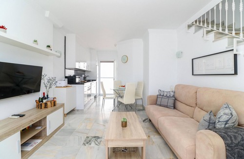 Urbanizacion Hacienda las Chapas Ski Chalet | Superb townhouse with big sunny terrace