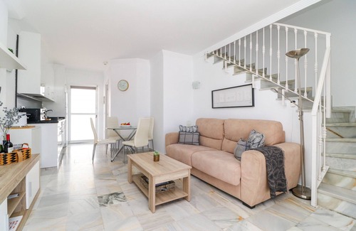 Urbanizacion Hacienda las Chapas Ski Chalet | Superb townhouse with big sunny terrace