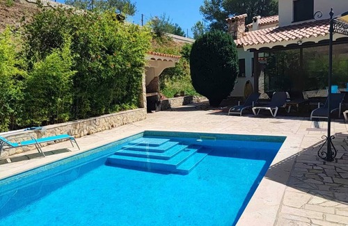 L'Albiol Villa | Superb villa located in a pine forest, with swimming pool, 15 minutes from the beaches.
