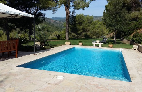 L'Albiol Villa | Superb villa located in a pine forest, with swimming pool, 15 minutes from the beaches.