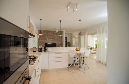 Wolmar Villa | Superb Villa of 205 m2 with swimming pool, beach at 200m, maid and cooking.