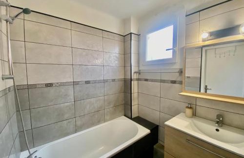 Mazargues Apartment | Superbe appartement 2 chambres, clim, quartier calme entre la mer et les calanques