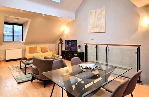 Grand Canal Dock House | Superbly located! Bright and Airy Mews.