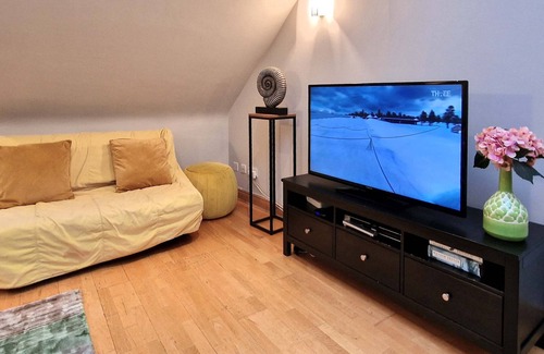 Grand Canal Dock House | Superbly located! Bright and Airy Mews.