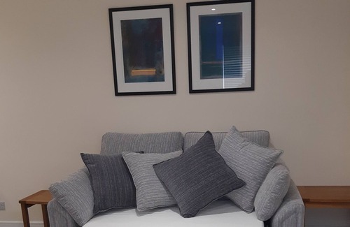 Horsham Apartment | Superbly located executive apartment.