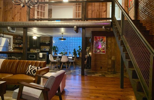 Eatonton House | Supercool 2-Bedroom Modern Rustic Loft in Downtown Eatonton, Near Lake Oconee