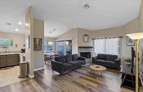 Spring Valley Apartment | Superhost 5 Star ⭐ Service Spacious 2 Bedrooms