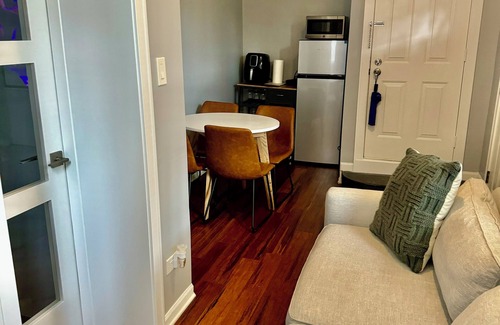 Uptown Condo | SuperHost Large Roommate style 2 Bedroom, 2 Bath, Patio, Sunroom, L Kitchen