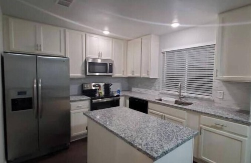 North Arlington House | SUPERHOST/Luxury Duplex; Crib; AT&T Stadium/6 Flags< 3 milesnn