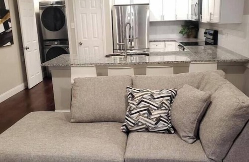 Mesquite House | SUPERHOST/Spacious Classy Enclave Rodeo < 1mile. Baby Crib