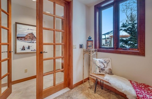 Steamboat Springs Condo | Superior 3 Bedroom & 3 Bathroom Large Ski Resort Condo with Garage!