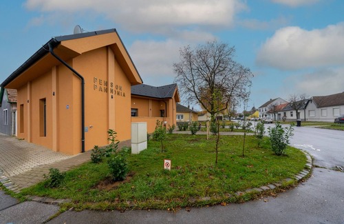 Parndorf House | Superior double room with terrace - sunny Pannonia