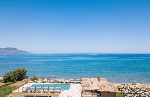Kavros Apartment | Superior Garden Room Outdoor Jacuzzi Sea-Glance Terrace