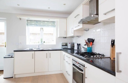 West Wittering House | Superior house for 6, near beach w/parking/garden