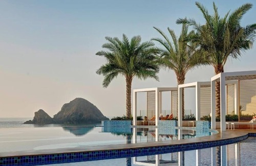 Al Aqah Apartment | Superior King Room Near Sandy Beach