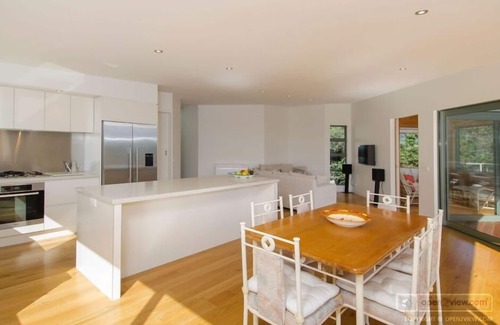 Pauanui House | Superior modern beach house with outstanding views