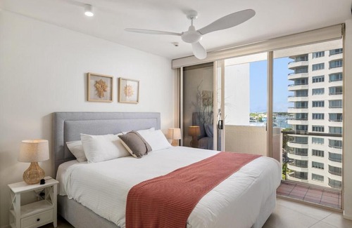 Mooloolaba Apartment | Superior One-Bedroom Penthouse & Rooftop Sandcastles Resort