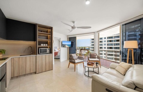 Mooloolaba Apartment | Superior One-Bedroom Penthouse & Rooftop Sandcastles Resort